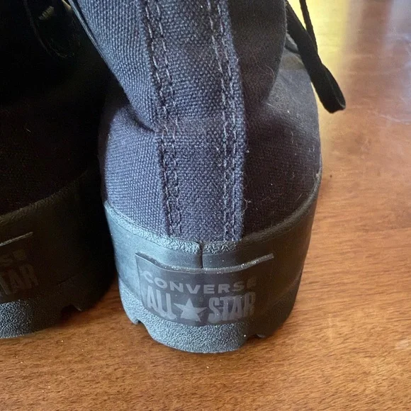 Converse Chuck Taylor All Star Lugged boots in a black colorway. SIZE 9 - Picture 6 of 9
